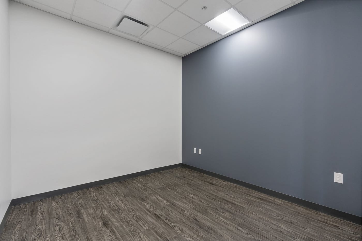 Lease shared office spaces in Aubrey TX